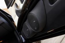 черная кожа и бежевая алькантара в салоне BMW 3 Series Cabriolet E93